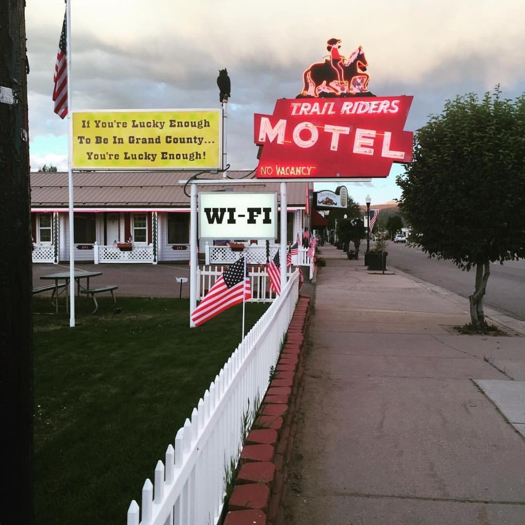 Trail Riders Motel Granby Eksteriør billede
